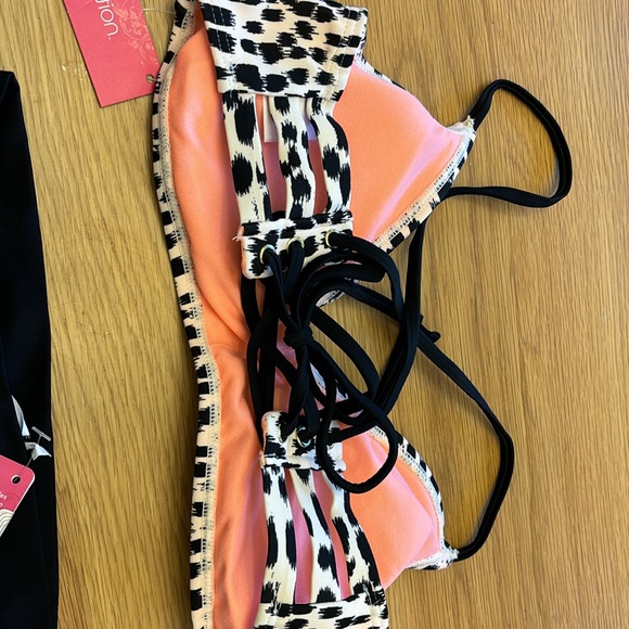 NEW! Cheetah print bikini. High waisted bottoms. Size M - Picture 4 of 6